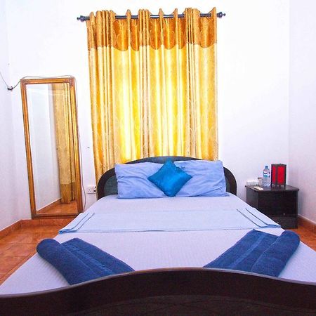 The Blue Beach Guesthouse نيجومبو المظهر الخارجي الصورة
