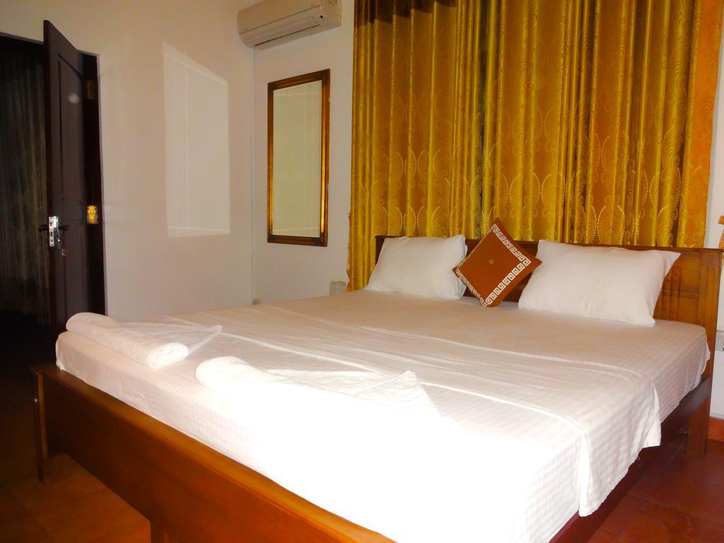 The Blue Beach Guesthouse نيجومبو المظهر الخارجي الصورة