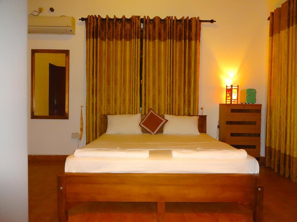 The Blue Beach Guesthouse نيجومبو المظهر الخارجي الصورة