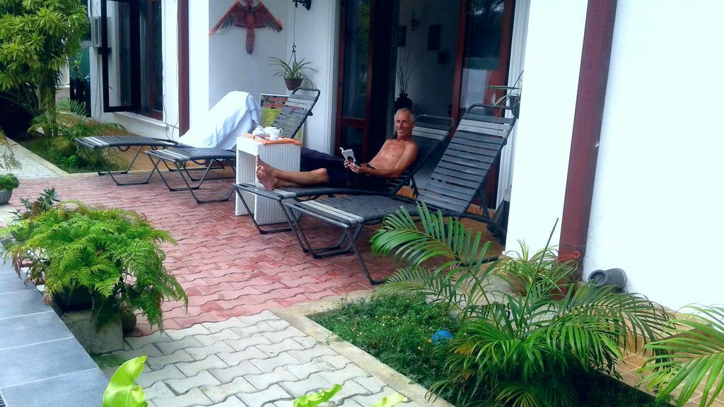 The Blue Beach Guesthouse نيجومبو المظهر الخارجي الصورة